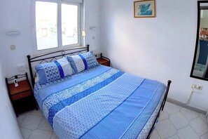 1 chambre, fer et planche à repasser, Wi-Fi, literie fournie