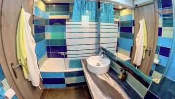 Sèche-cheveux, serviettes fournies