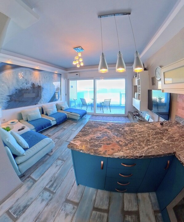 Fernseher, Stereoanlage