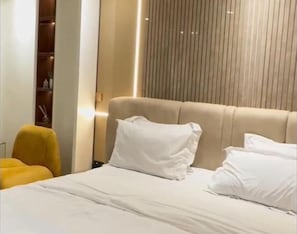 2 chambres, fer et planche à repasser, Wi-Fi, draps fournis