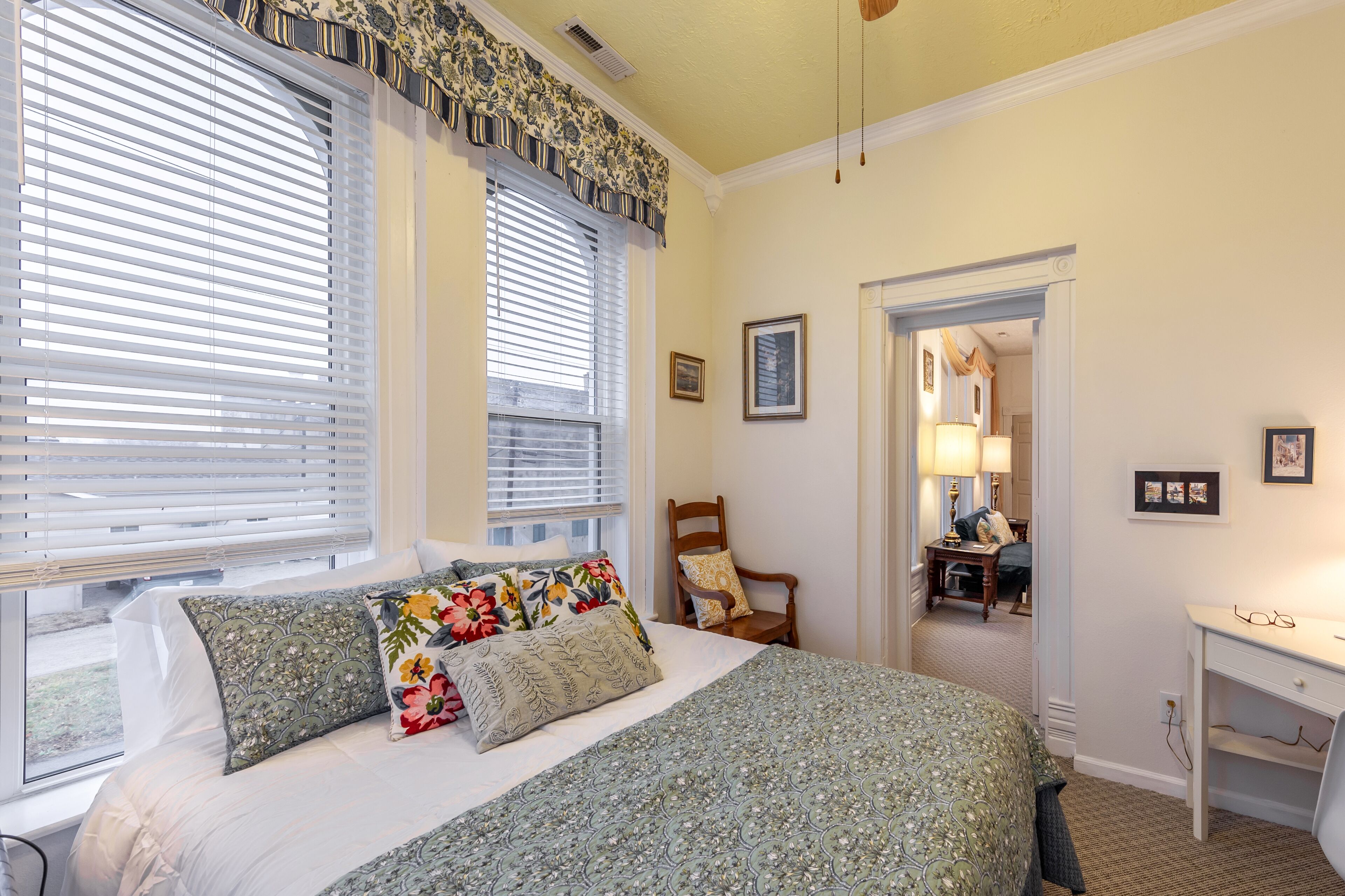 2 bedrooms, desk, iron/ironing board, WiFi