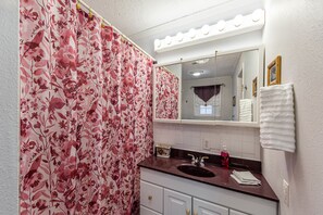 ヘアドライヤー、ビデ、タオル、石鹸