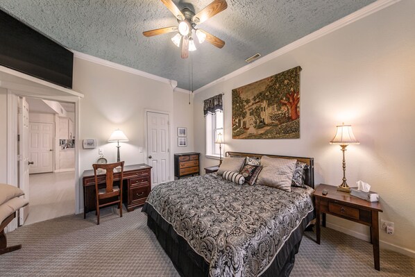 2 bedrooms, desk, iron/ironing board, WiFi