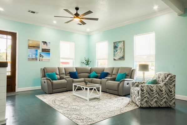 Fireplace - Cozy Cowan Road Cottage- a feel of the Mississippi Gulf Coast. (Gulfport)