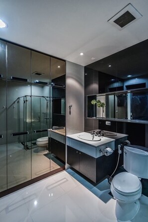 Towels, soap, shampoo, toilet paper