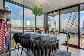 تناول الطعام