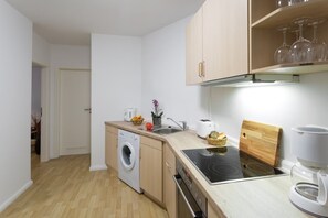 Kühlschrank, Ofen, Herdplatte, Geschirrspüler