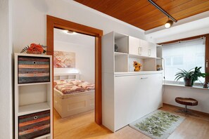 1 bedroom, desk, iron/ironing board, free WiFi - Holiday Apartment "Eva Maria" with Balcony & Wi-Fi (Pforzheim)