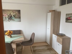 Dining - Holiday Apartment "Eva Maria" with Balcony & Wi-Fi (Pforzheim)