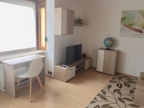 Interior - Holiday Apartment "Eva Maria" with Balcony & Wi-Fi (Pforzheim)