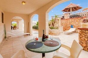 Outdoor dining - Villa & Pool 3 Mellieħa Bay Retreat, Mellieha, Malta (Mellieha)