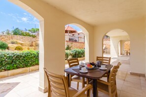 Outdoor dining - Villa & Pool 2 Mellieħa Bay Retreat, Mellieha, Malta (Mellieha)