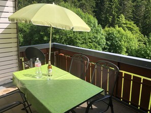 Outdoor dining - Holiday Apartment "Haus Dachsberg 331 Todtmoos" with Balcony & Wi-Fi (Todtmoos)