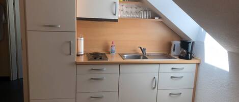 Fridge, microwave, stovetop, coffee/tea maker