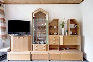 Interior - Apartment 'Fewo Strandmuschel' with Sea View, Private Terrace and Wi-Fi (Dangast)