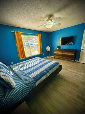 4 bedrooms, desk, iron/ironing board, free WiFi