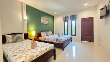 Family Triple Room | Minibar, bed sheets
