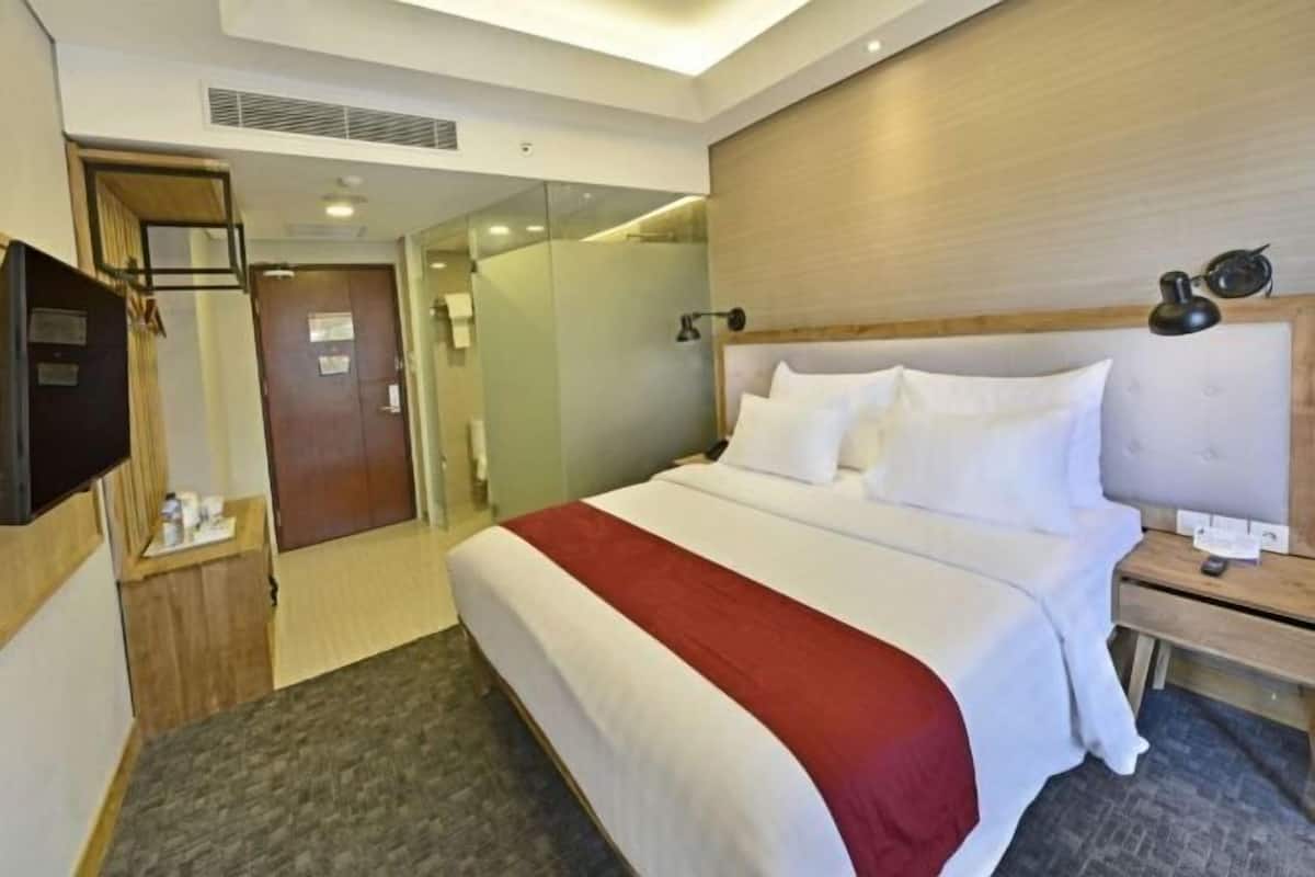 1 bedroom, in-room safe, blackout drapes, free WiFi