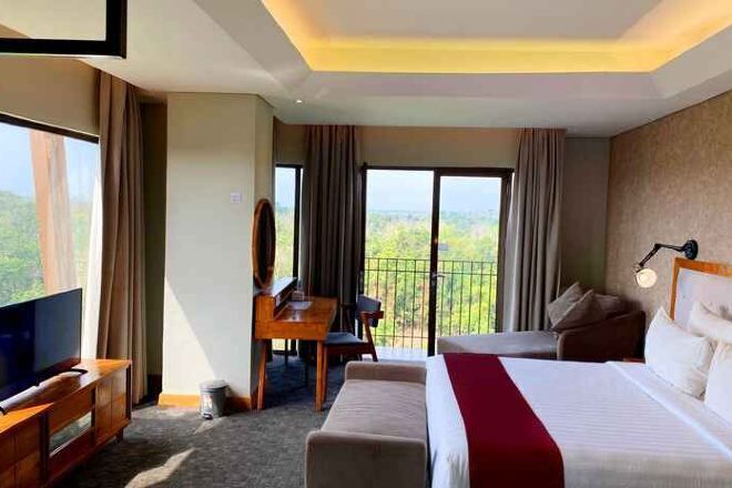 In-room safe, blackout curtains, free WiFi