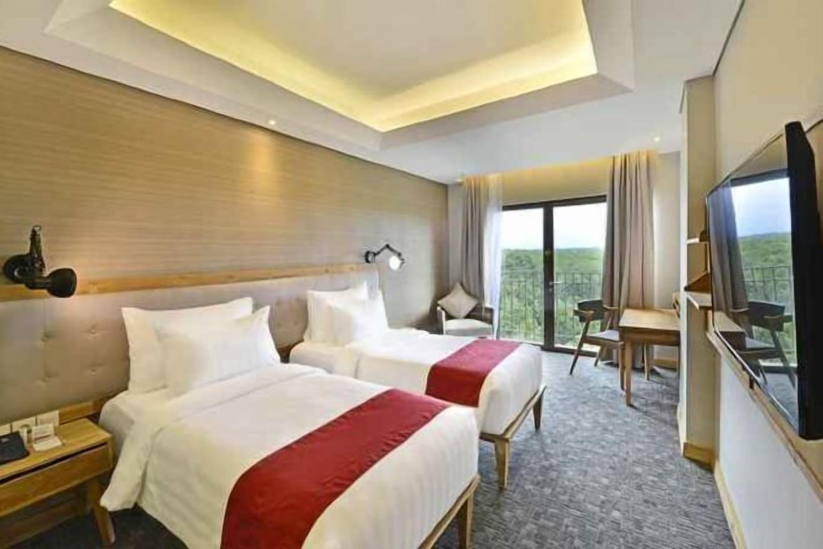 In-room safe, blackout drapes, free WiFi
