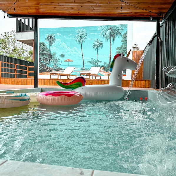 Sesongbasert utendørsbasseng