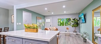 MI- Ranch style 3 bedroom 2 bath Quiet & safe Neighborhood king-bed!