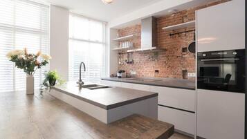 Fridge, microwave, oven, stovetop