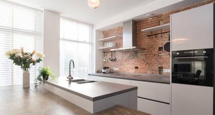 Canal House Haarlem S