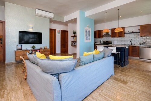 Luxury Villa/Penthouse Steps Away from Beach