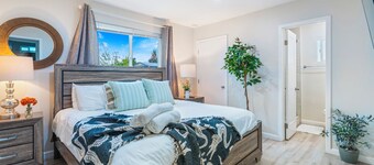 M2-Bungalow Home Quiet & safe 3bedroom 2 bath Foot of the mountain Kingbed!