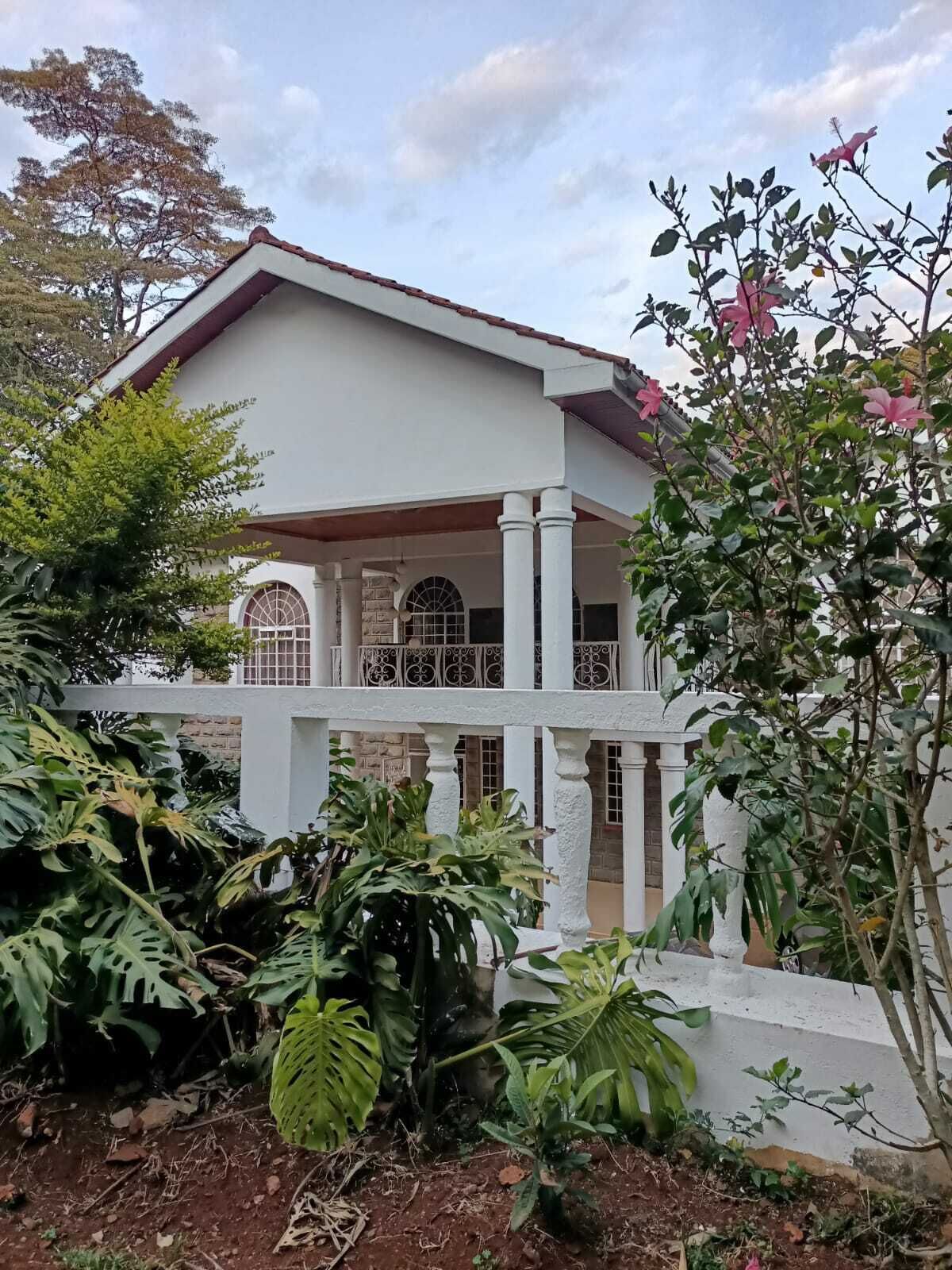 Family House | Living area | 24-inch Smart TV with digital channels