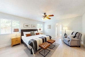 4 bedrooms, desk, iron/ironing board, travel crib