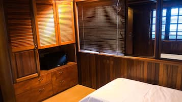 Twin Room | 1 bedroom, laptop workspace, free WiFi, bed sheets