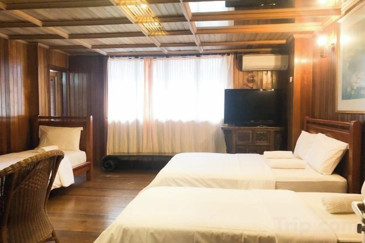 Espaço de trabalho para notebook, Wi-Fi de cortesia, roupa de cama