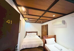 Superior Suite | Laptop workspace, free WiFi, bed sheets - Hotel O I.villa Inn (Kuala Lumpur)