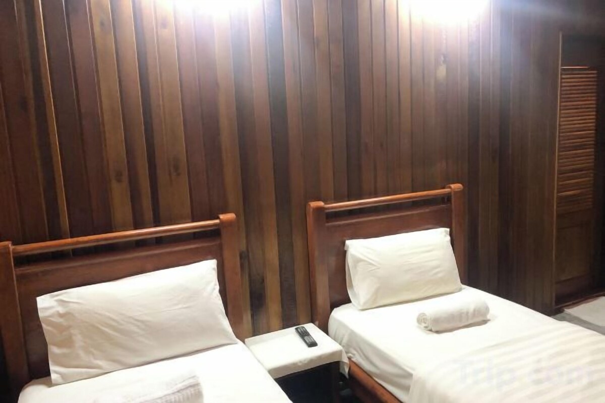 Espaço de trabalho para notebook, Wi-Fi de cortesia, roupa de cama