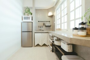 Design Bunk Bed Studio | Private kitchen | Cleaning supplies