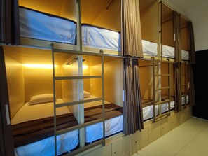 Individually decorated, individually furnished, laptop workspace - Fora Capsule Hostel Tuban Kuta  (Tuban)