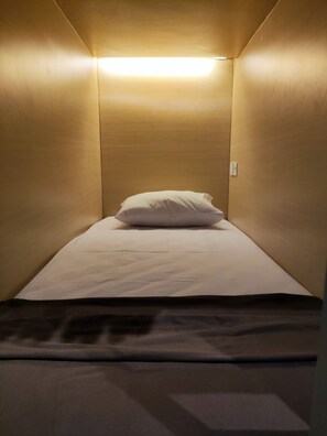 Individually decorated, individually furnished, laptop workspace - Fora Capsule Hostel Tuban Kuta  (Tuban)