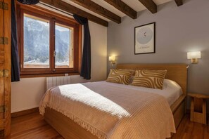 3 Schlafzimmer, Schreibtisch, Bügeleisen/Bügelbrett, Reisekinderbett