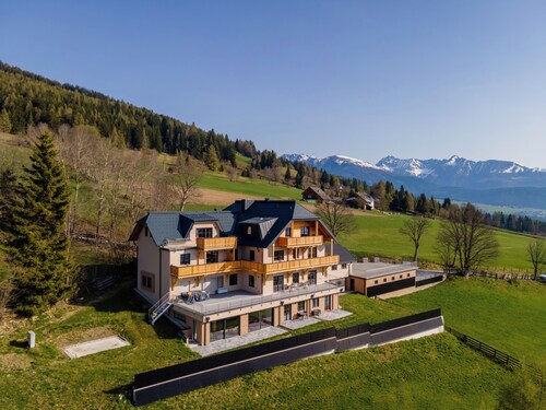 Schöne Wohnung mit Schwimmbad