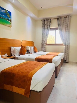 Comfort Triple Room | In-room safe, soundproofing, iron/ironing board, free WiFi