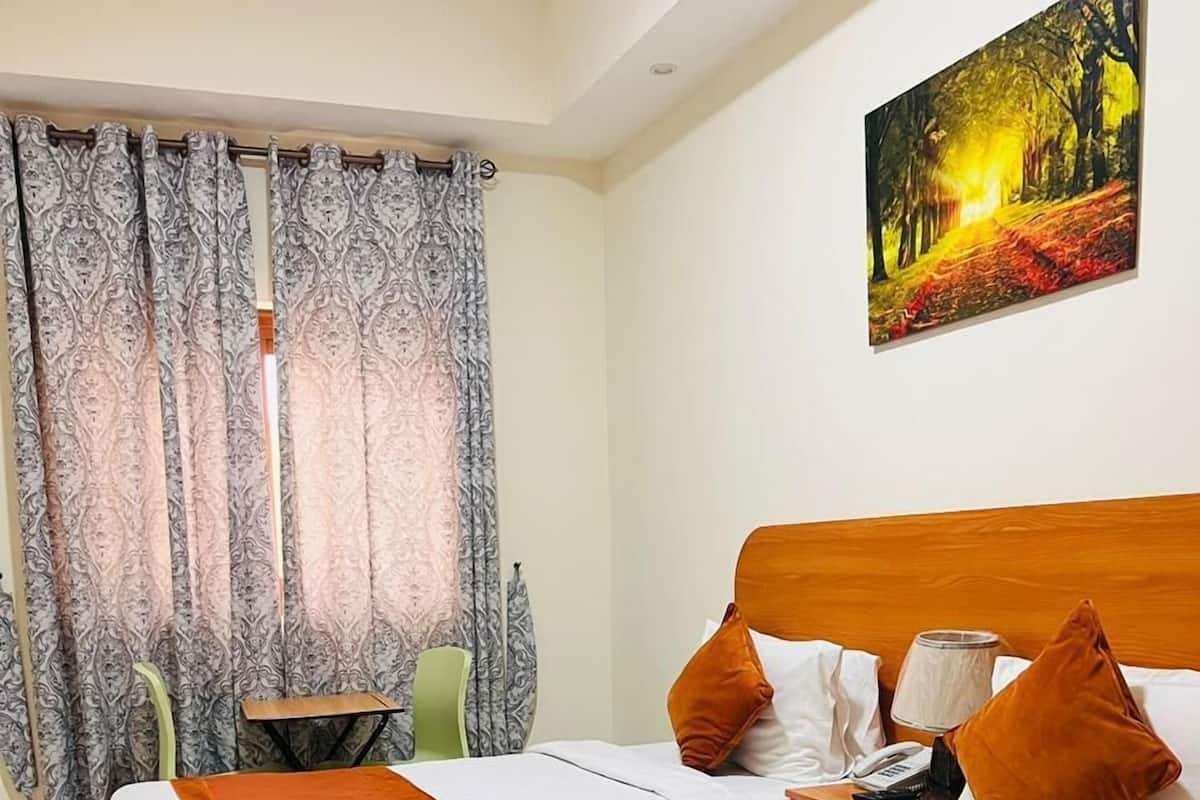 Comfort Double or Twin Room | In-room safe, soundproofing, iron/ironing board, free WiFi