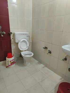 Shower, rainfall showerhead, towels
