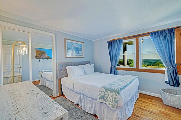 3 bedrooms, desk, iron/ironing board, WiFi - Mountain Views, Private Pond, Mins 2 Elk Mountain (Clifford)