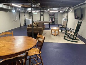 Interior - Mountain Views, Private Pond, Mins 2 Elk Mountain (Clifford)