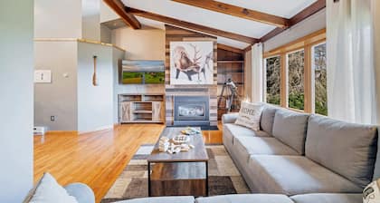 Mountain Views, Private Pond, Mins 2 Elk Mountain