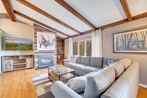 TV, fireplace, offices