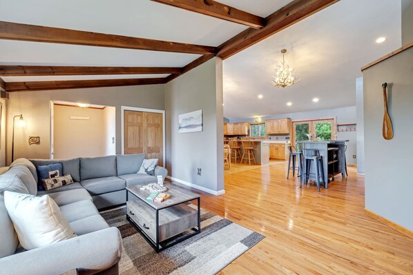 TV, fireplace, offices