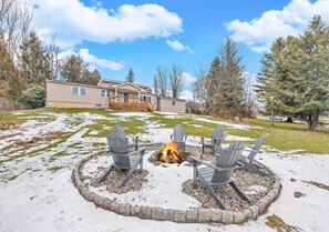 Property grounds - Mountain Views, Private Pond, Mins 2 Elk Mountain (Clifford)